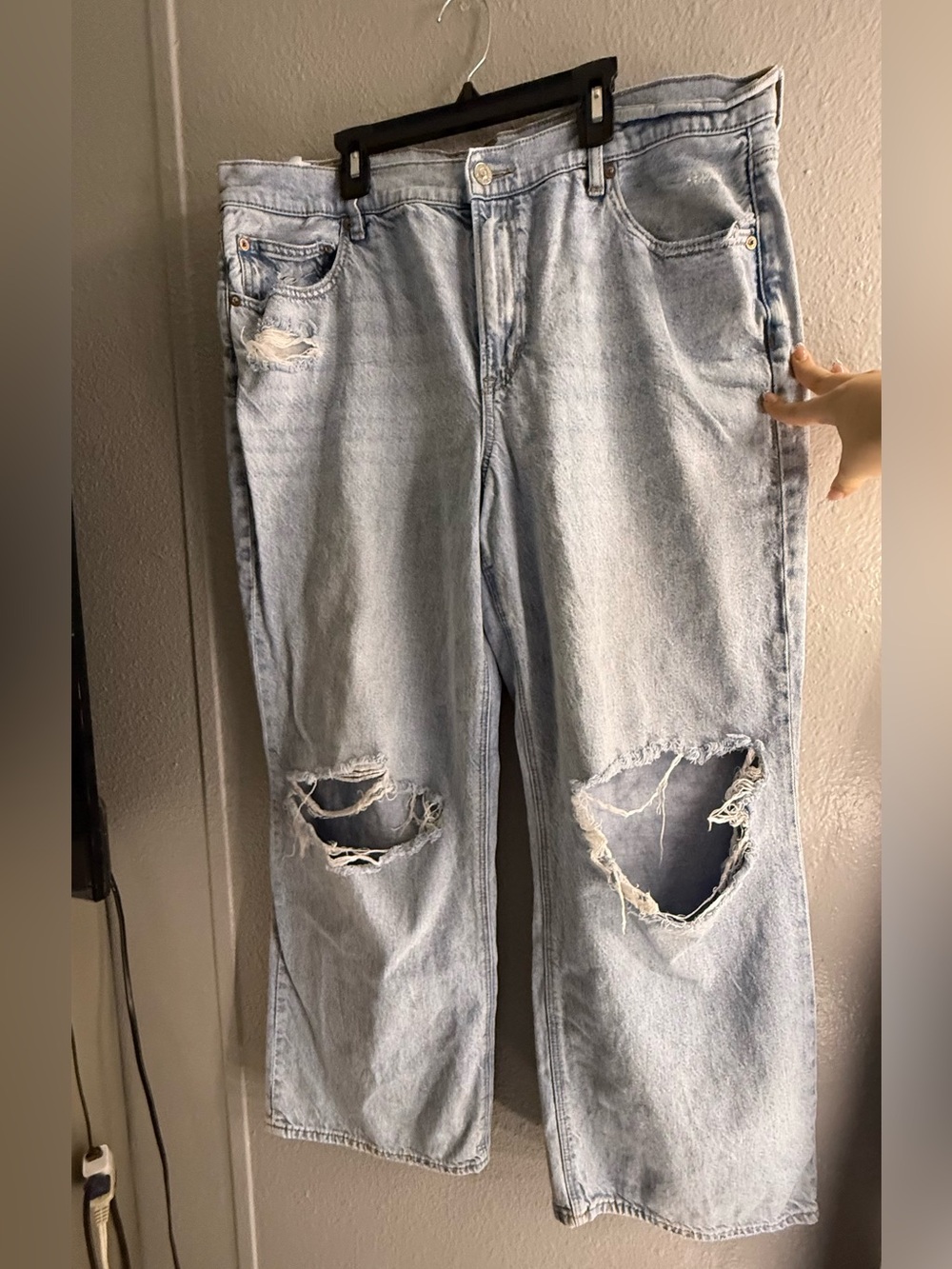 American Eagle Outfitters Light Blue Ripped Boyfriend Jeans